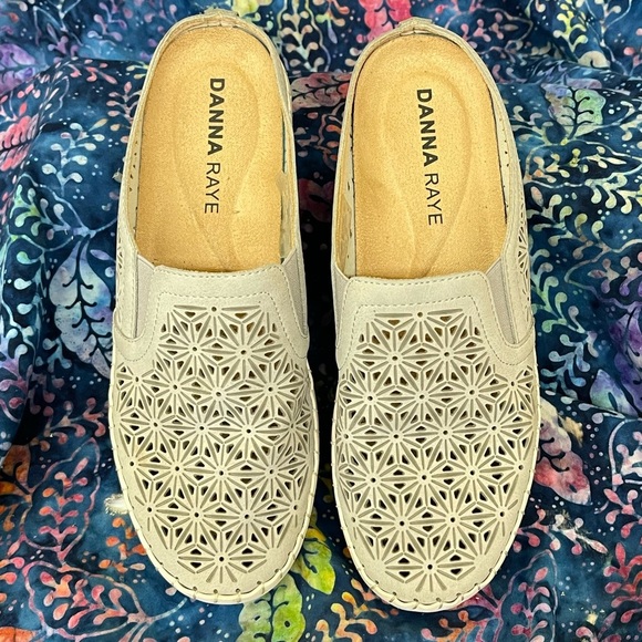 Danna Raye “Judy” cut out suede slip-ons deck shoe slide size 6 - Picture 2 of 7